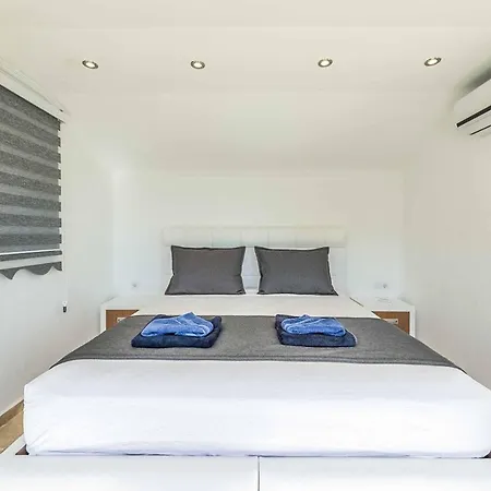 Neptun One * Kalkan